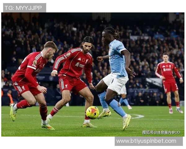 詹俊现场解说曼城对阵利物浦社媒晒照展现紧张氛围与激情时刻 詹俊现场解说曼城对阵利物浦社媒晒照展现紧张氛围与激情时刻