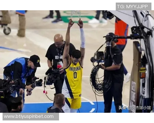 德里克怀特状态回暖却失绝杀三分20投7中贡献18分5篮板7助攻