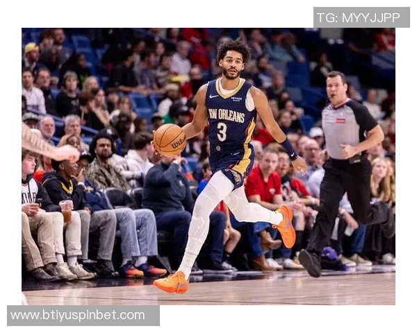 普尔半场表现出色6投3中贡献12分1篮板2助攻展现出强大实力